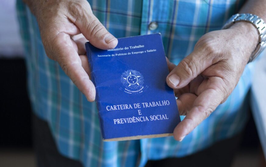 Contratação de trabalhadores entre 50 e 59 anos salta 133% em um ano aponta estudo