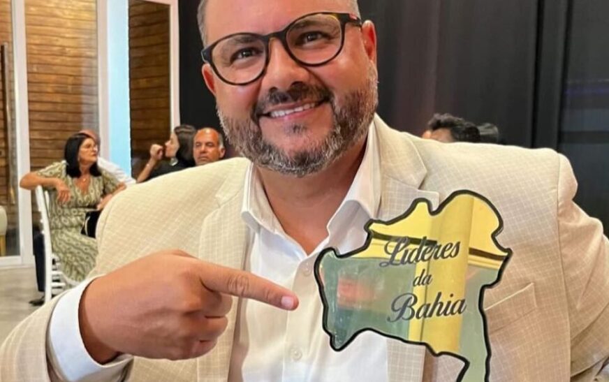 Prefeito Junior Piaggio de Ipecaetá Recebe Prêmio Líderes da Bahia em Feira de Santana