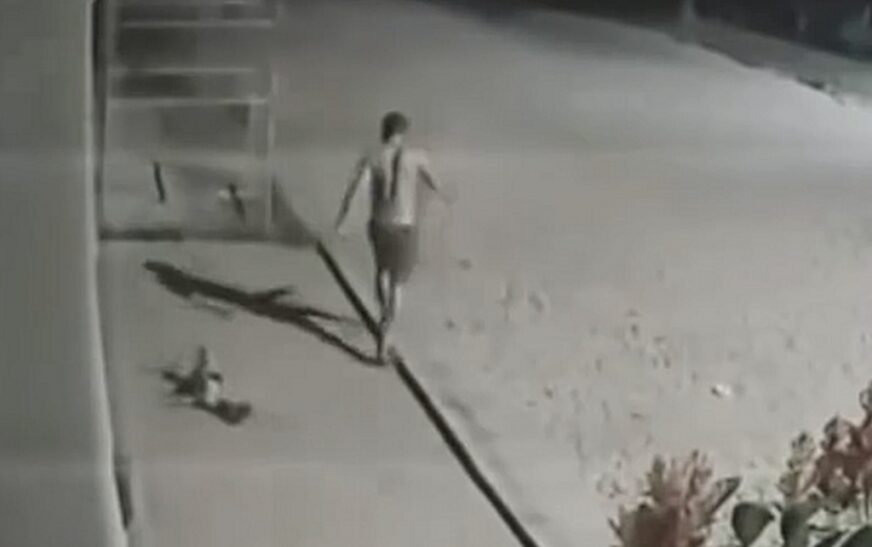 MEU DEUS: Homem espanca e ateia fogo em cadela ainda viva; veja VÍDEO NOS STORIES.