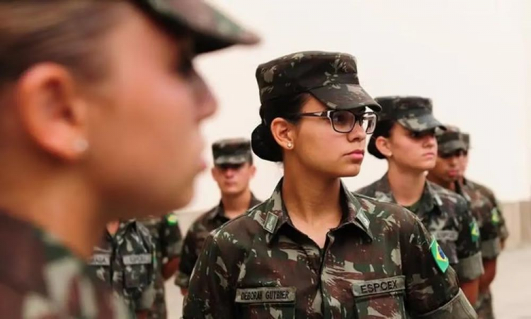 Cerca de 7 mil mulheres já se inscreveram para o alistamento militar feminino até sexta-feira