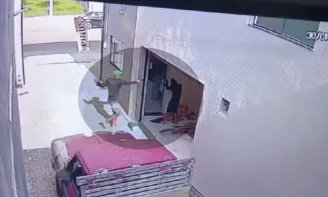 FEIRA: Homem é preso após perseguição e execução brutal de jovem a tiros