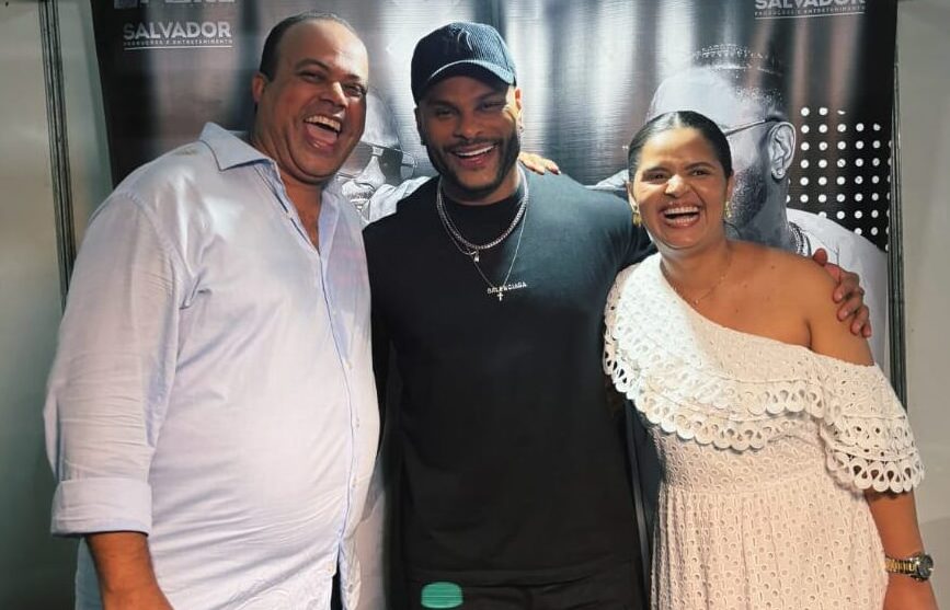 Prefeito Flaviano Bomfim Rouba a Cena e Mete Dança no Palco da Festa da Purificação