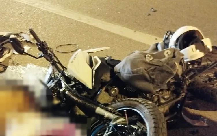 Jovem perde a vida após colisão entre moto e dois carros em Feira de Santana
