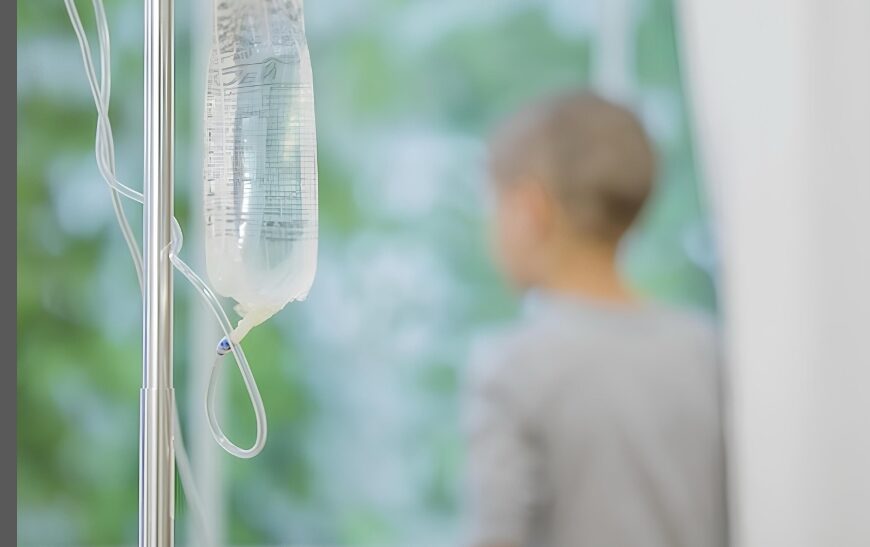 Menino de 13 anos é a primeira criança curada de câncer cerebral raro e agressivo