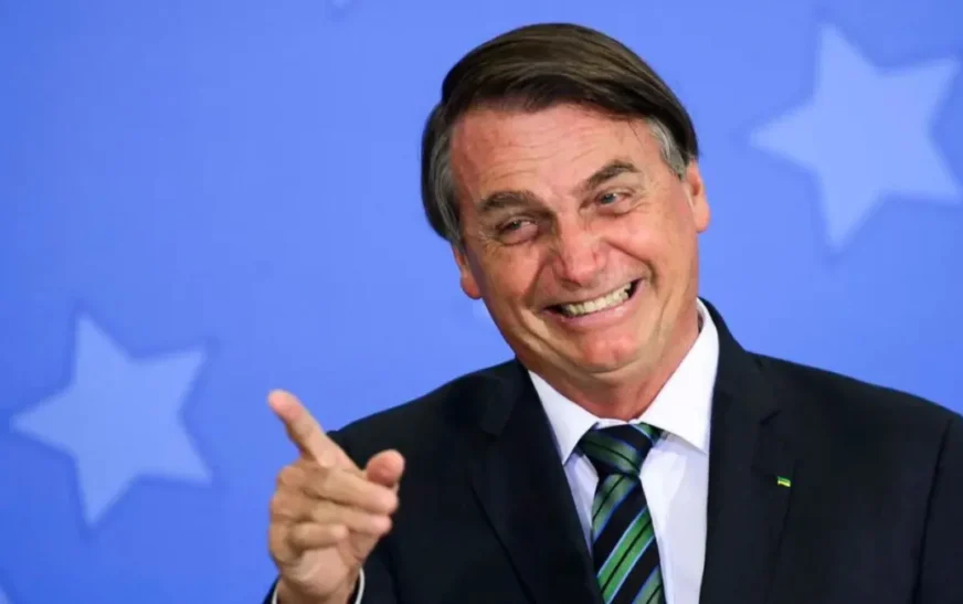 Em Pleno Dia da Mentira, Bolsonaro Surpreende ao Parabenizar Lula e Moraes