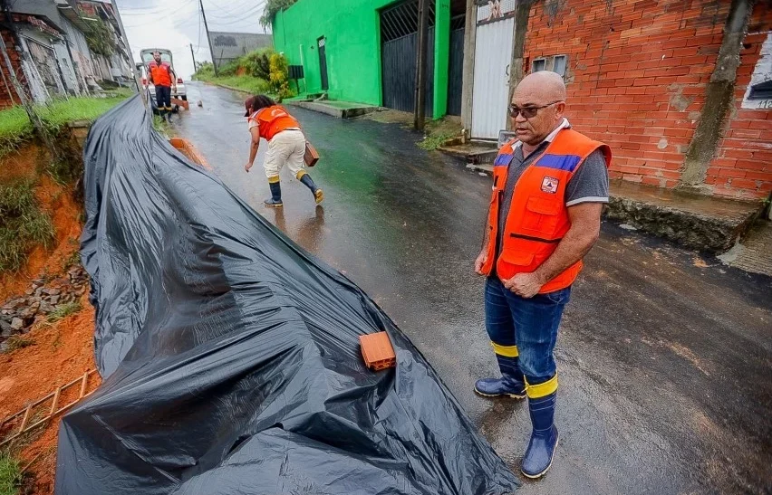 Simões Filho enfrenta fortes chuvas e mantém força-tarefa para minimizar impactos