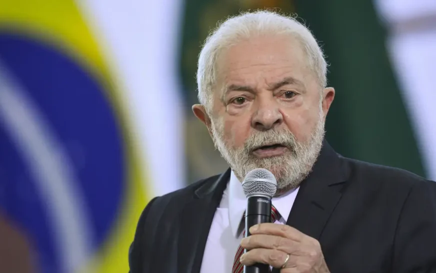 Justiça dá 48 horas para Lula e INSS explicarem descontos ilegais em aposentadorias