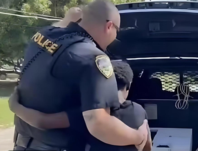 Policiais surpreendem menino com PS5 após ele ser denunciado enquanto buscava emprego