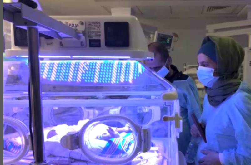 Mulher dá a luz a trigêmeas prematuras em hospital subterrâneo de Israel durante ataques do Irã