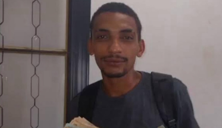 HONESTIDADE: Catadores encontram quase R$ 29 mil no lixo e devolvem valor em gesto de honestidade