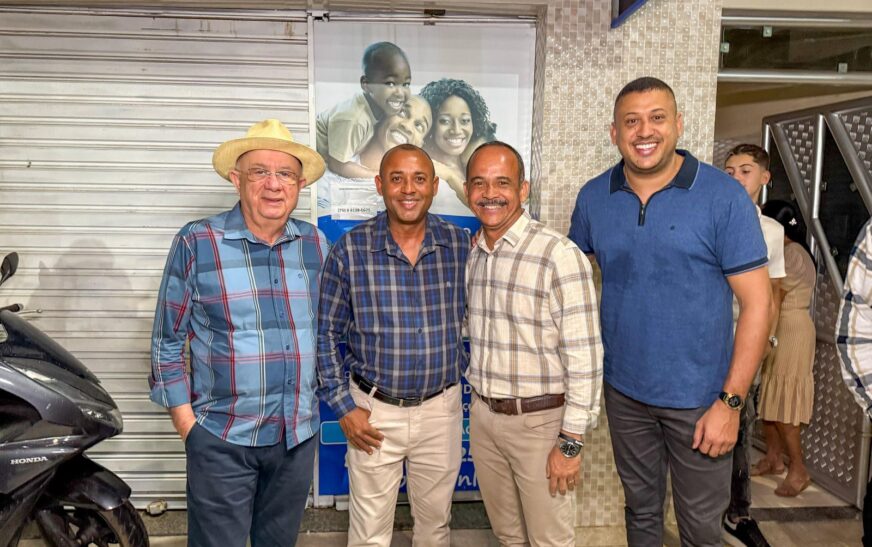 Elinaldo prestigia Arraiá de Feira no distrito de Humildes, ao lado do prefeito José Ronaldo