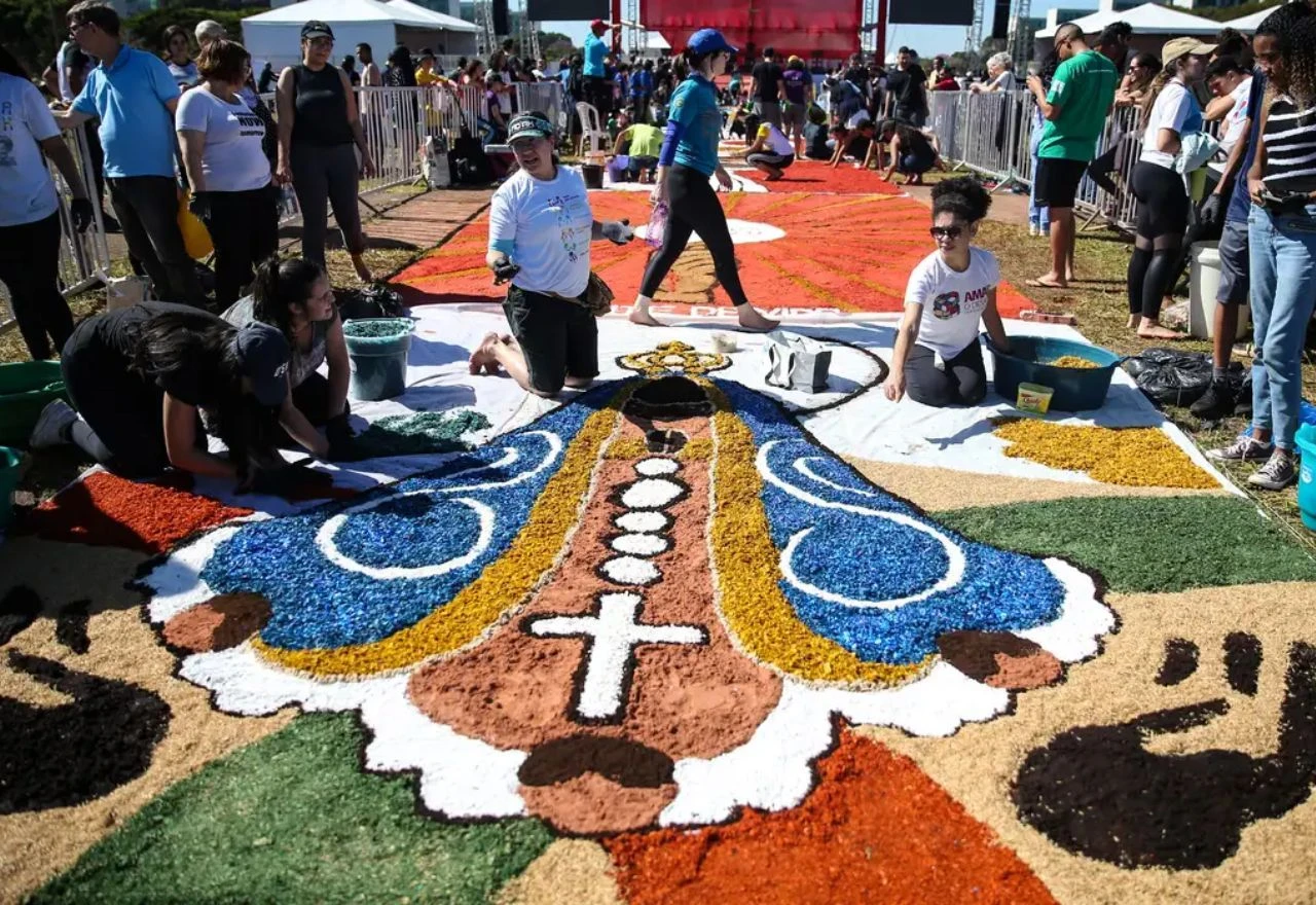 Corpus Christi: Feriado Celebra o Corpo de Cristo com Missas, Procissões e Fé nas Ruas