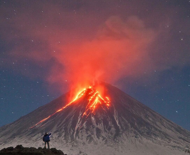 Após forte terremoto, maior vulcão ativo da Eurásia entra em erupção na Rússia