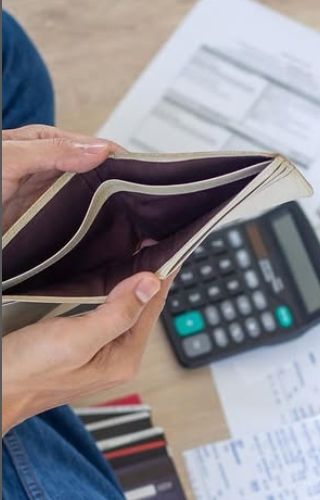 Um terço dos brasileiros gasta todo o dinheiro da conta em menos de três dias após receber
