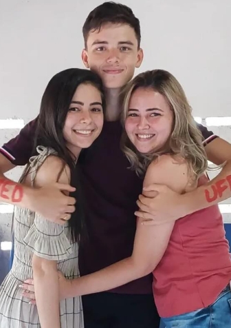 Filho de lavradora e ex-padeiro, jovem é aprovado em medicina na UFPI após estudar até em hospital