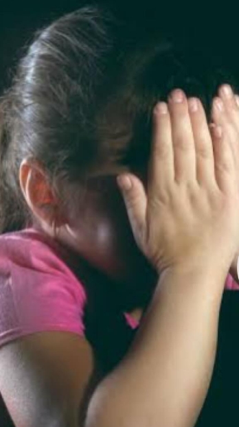 Mulher presa suspeita de vender vídeos sex*ais da filha na Paraíba