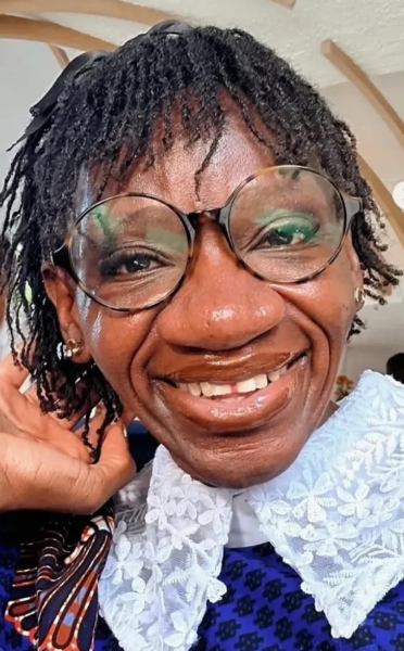 “Eu não sou bonita, e daí?”: Naomie celebra autenticidade e autoestima