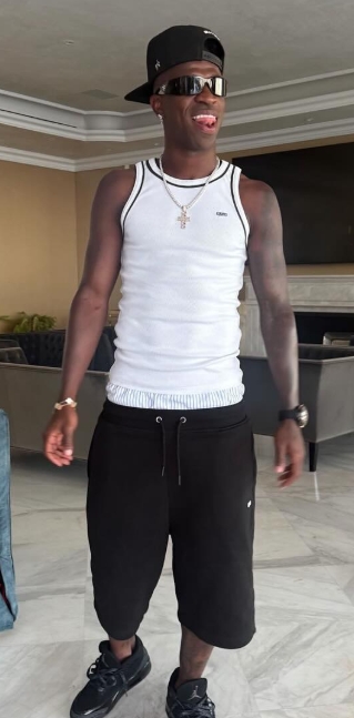 Vinicius Jr. publica foto em mansão de Virginia Fonseca e alimenta rumores