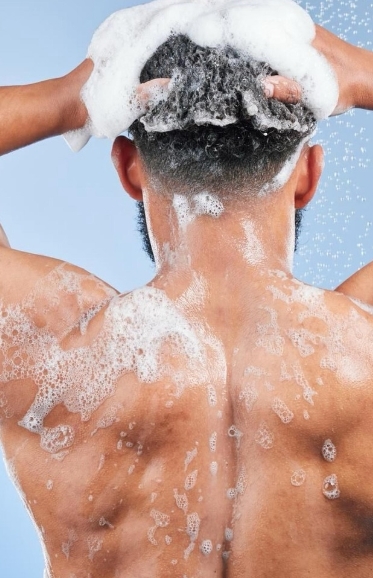 Dermatologistas alertam: banho diário pode prejudicar a pele; o ideal é a cada 2 ou 3 dias