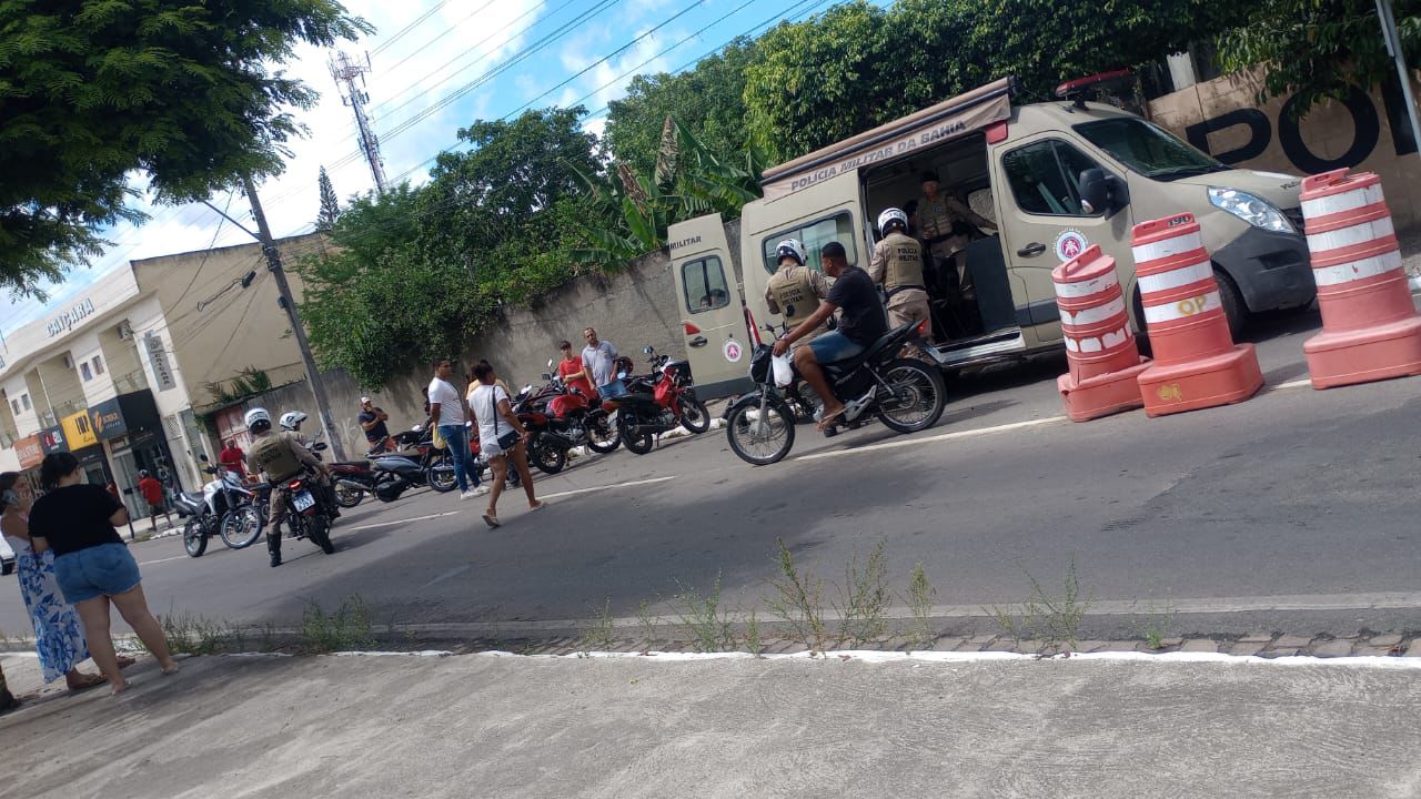 Agora: Grande blitz da Polícia Militar acontece em Santo Estêvão nesta manhã de quinta-feira