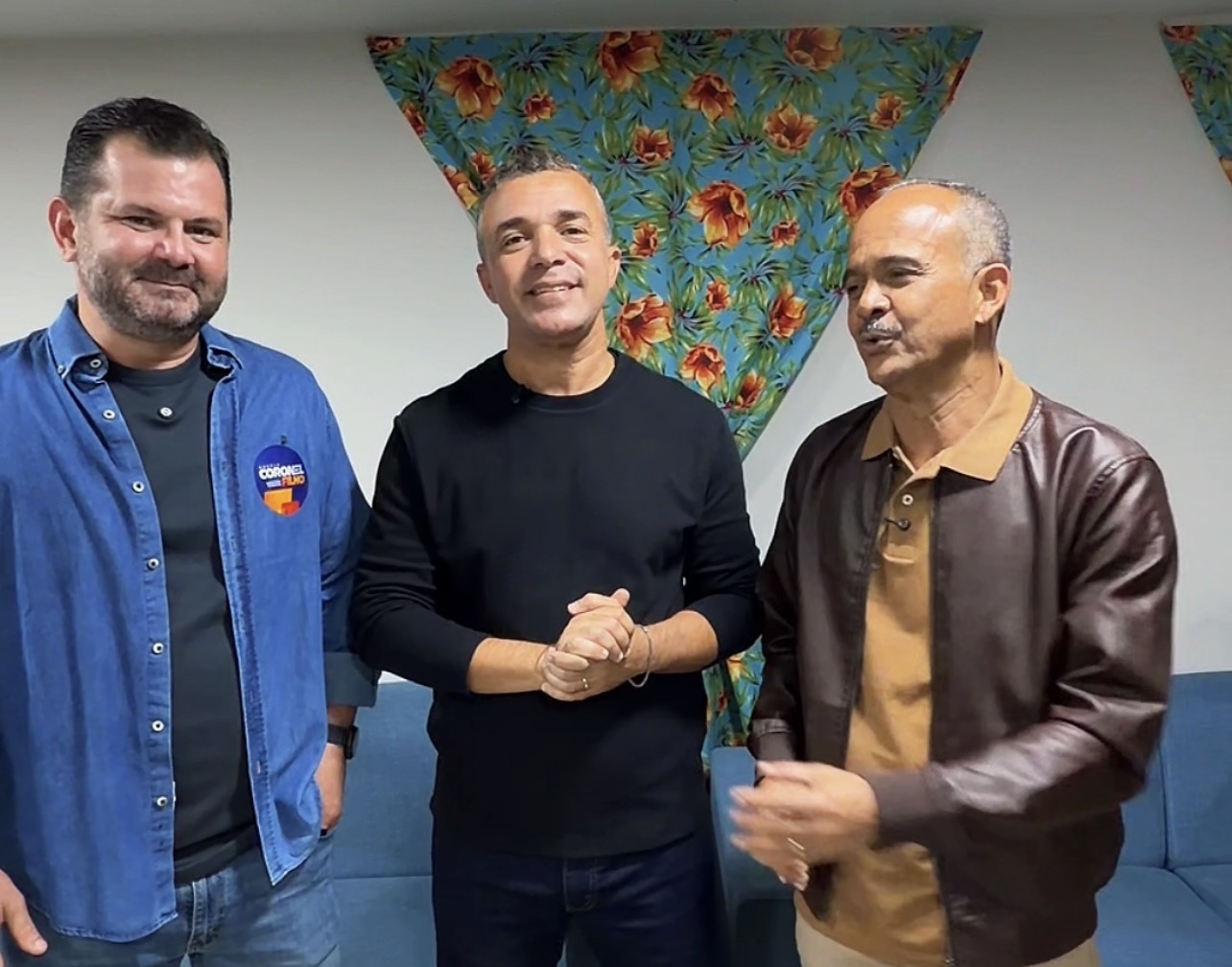 Elinaldo participa dos festejos em Santo Estêvão e reforça aliança com o grupo do prefeito Tiago  Dias